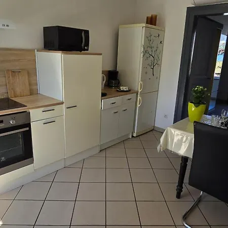 Apartment Avec Jardin A *