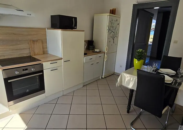 Apartment Avec Jardin A *